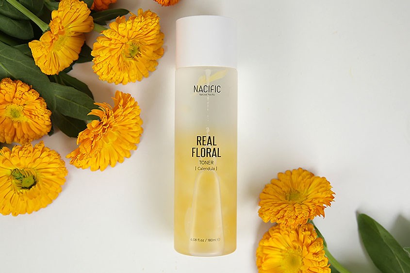 Sử dụng nước hoa hồng Nacific Real Floral chiết xuất hoa cúc sau khi đắp mặt nạ