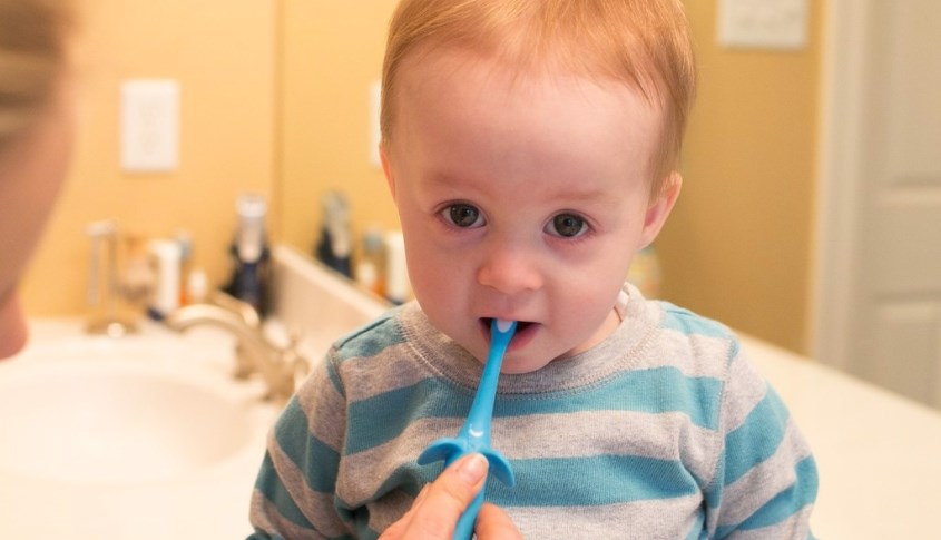 Bàn chải cho bé Dr.Brown