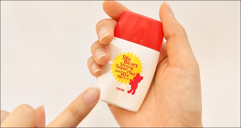 Sữa chống nắng bảo vệ và dưỡng da Omi Strong Super Plus SPF 50+ PA++++ 30g