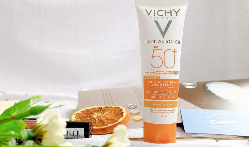 Kem chống nắng dưỡng da 3 trong 1 có màu Vichy Capital Soleil SPF 50+ PA++++ 50 ml