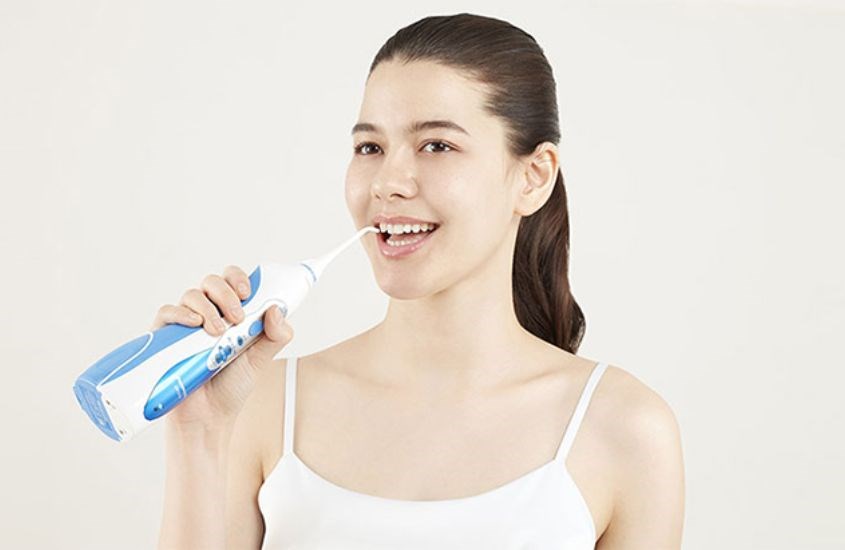 Máy tăm nước giúp giảm chảy máu nướu Máy tăm nước giúp giảm chảy máu nướu