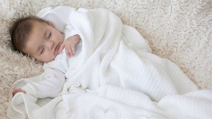 Dịch vụ cho mẹ và bé: Cách mặc quần áo cho trẻ sơ sinh vào mùa đông đủ ấm AVAKids(28)-845x475-1