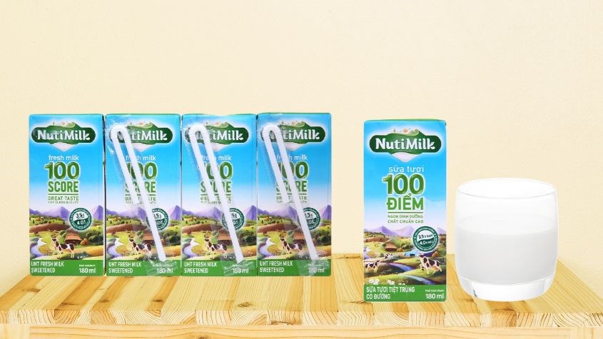 sữa tươi Nutimilk 100 điểm có đường 180 ml
