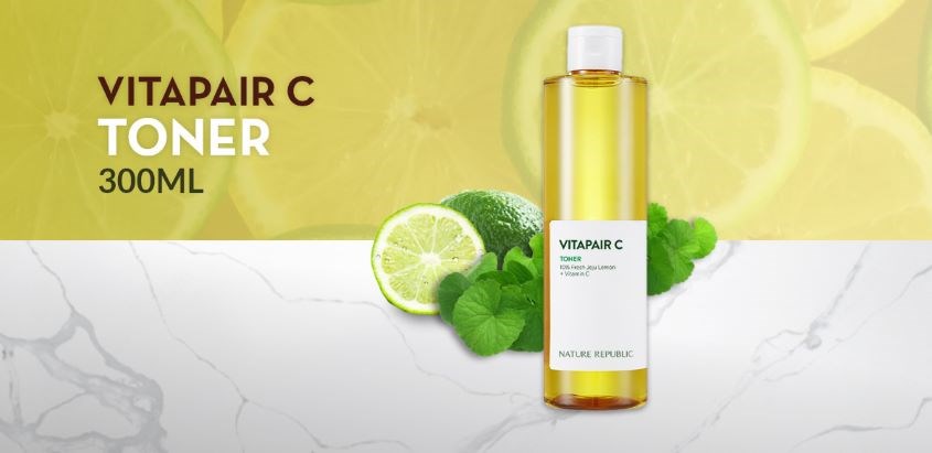 Nước hoa hồng Nature Republic Vitapair C chiết xuất quả chanh 300 ml có công dụng dưỡng trắng