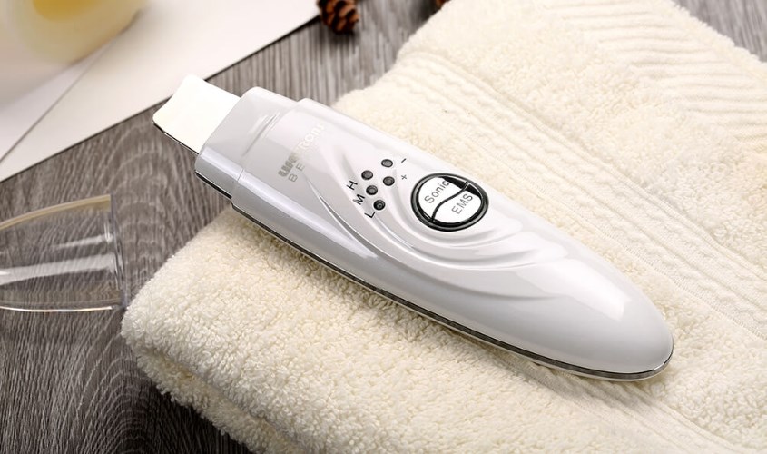 Máy tẩy tế bào chết và nâng cơ mặt Lifetrons UI-400 Máy tẩy tế bào chết và nâng cơ mặt Lifetrons UI-400