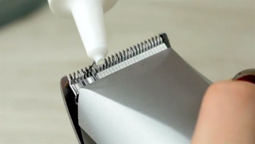 Tra dầu bôi trơn tông đơ