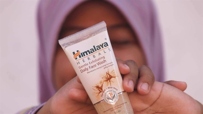 sữa rửa mặt tẩy tế bào chết Himalaya Gentle Exfoliating Daily Face Wash