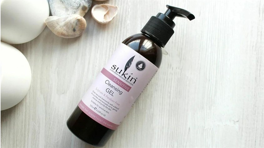 Sữa rửa mặt tẩy tế bào chết Sukin Sensitive Cleansing Gel