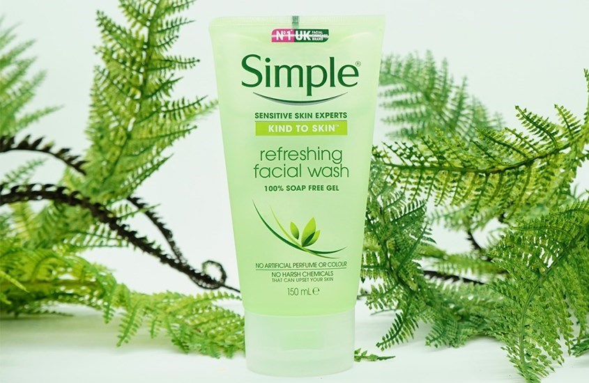 Sữa rửa mặt Simple Kind to Skin Refreshing Facial Wash