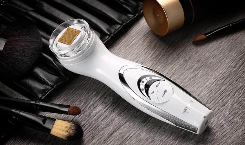 Máy massage mặt nâng cơ và tái tạo da chuyên sâu Lifetrons RF-700