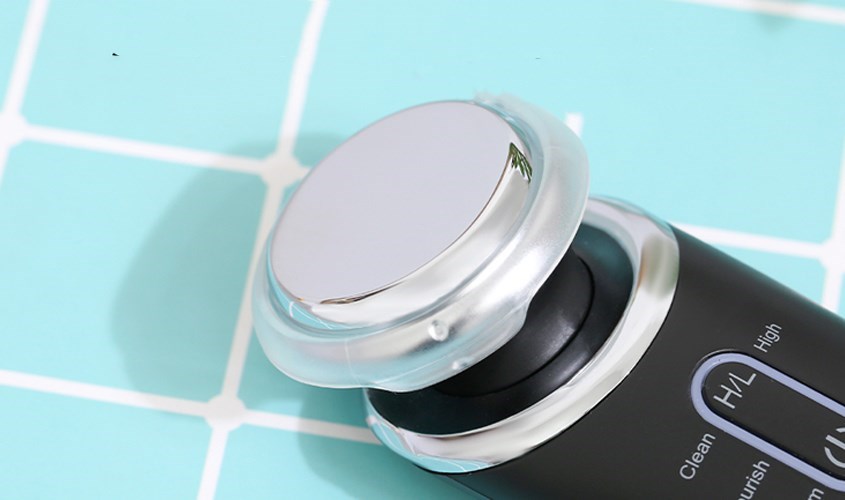 Máy massage mặt làm sạch và đẩy tinh chất Halio Ion Cleansing & Moisturizing Black