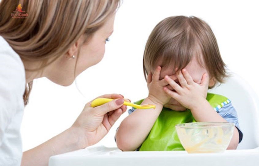 Cho trẻ thời gian làm quen với ăn dặm