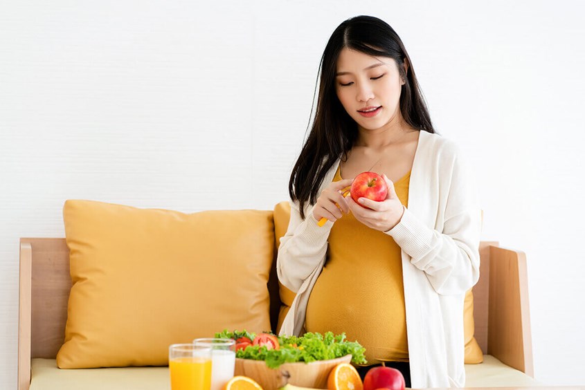 Xây dựng chế độ ăn uống phù hợp giúp giảm đau đầu khi mang thai