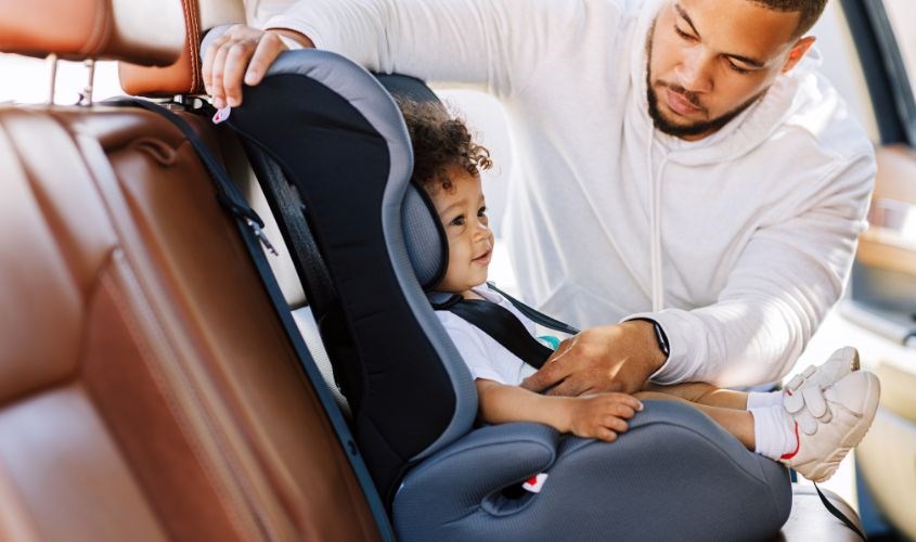 Ghế ô tô quay mặt về phía trước