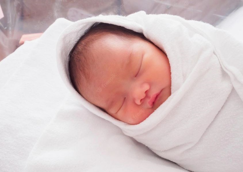 Luôn giữ ấm cơ thể cho trẻ trong 7 ngày đầu tiên sau sinh là một điều hết quan trọng