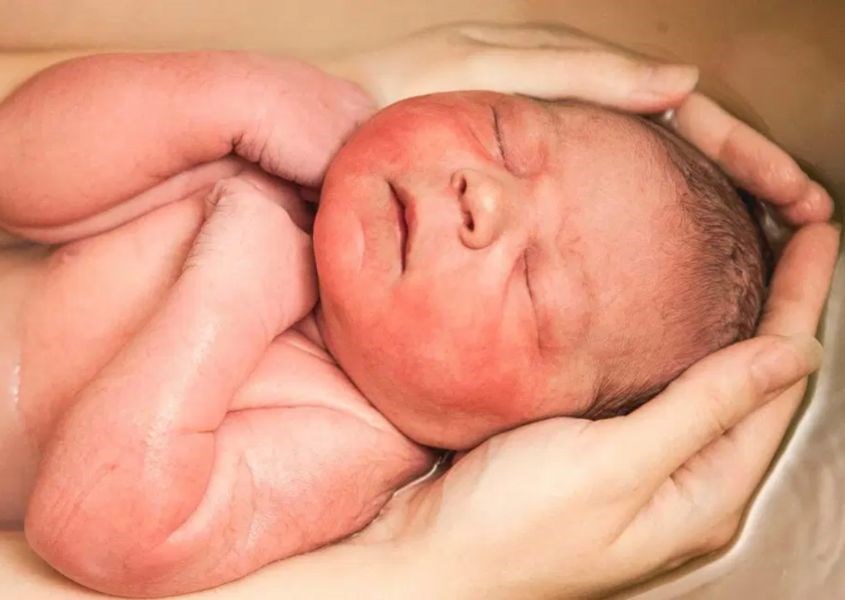 Nếu phải sinh mổ trong lần tiếp theo cha mẹ hãy chuẩn bị tinh thần thai nhi ra đời sớm hơn