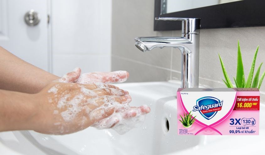 Xà bông cục Safeguard nha đam diệt khuẩn hương hoa thơm ngát 130g