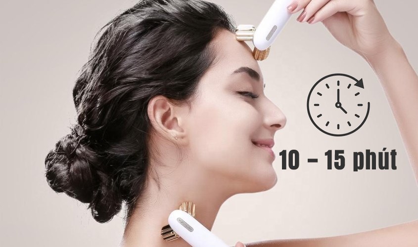 Dùng máy massage mặt 10 - 15 phút/lần sẽ giúp da đàn hồi và khỏe mạnh