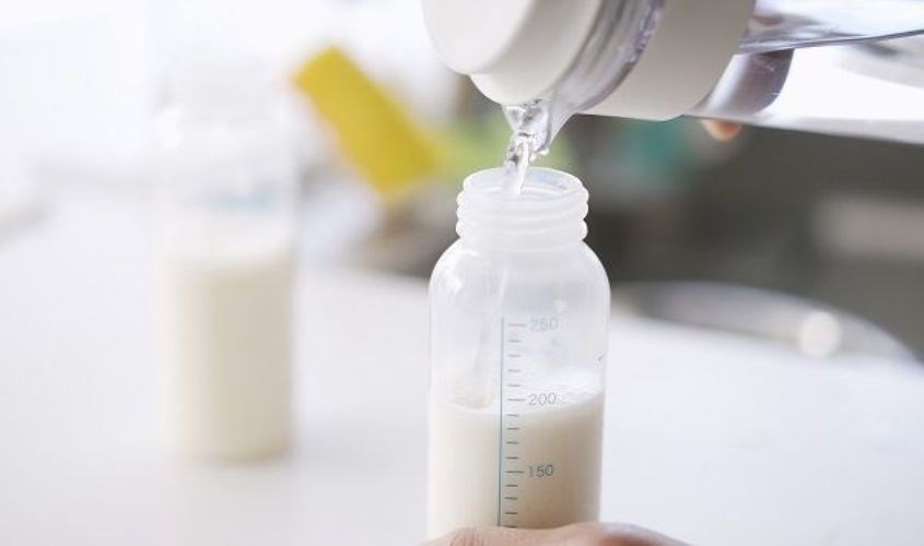 Cần sử dụng 100 ml nước đun ấm để pha với 1 thanh sữa bột Glico