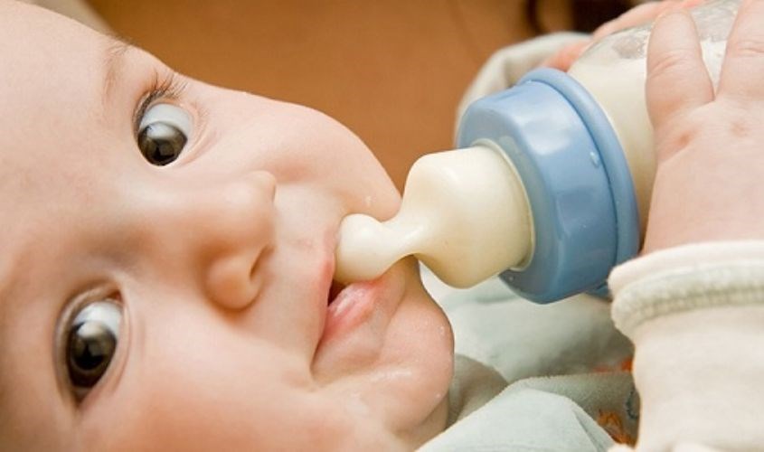 Cho bé uống hết sữa Glico đã pha trong vòng 2 tiếng