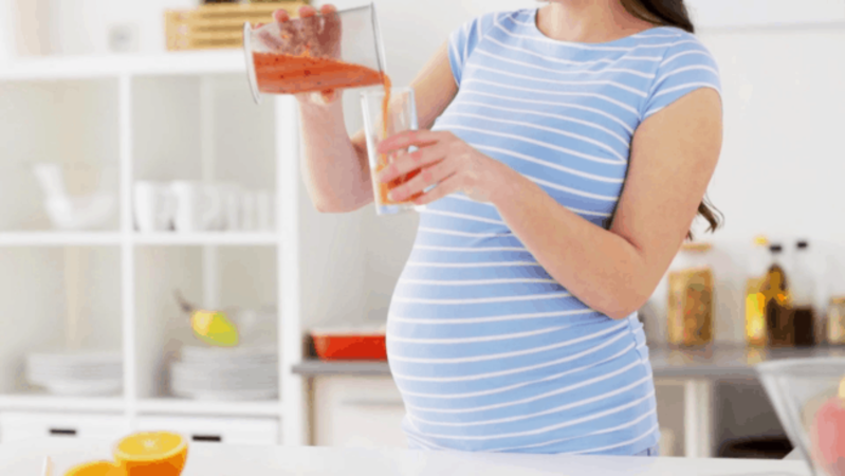 Pha nước trái cây để tăng hương vị cho nước.