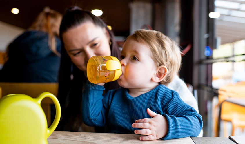 Bình tập uống nhựa PP Tommee Tippee SuperStar (447831) 300 ml - vàng