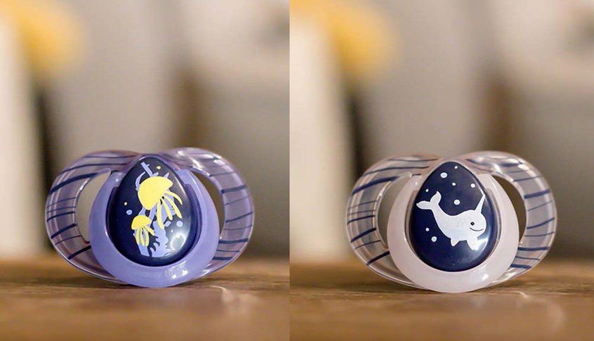 Bộ 2 ti ngậm Tommee Tippee Night Time dạ quang 433374 (6-18 tháng)