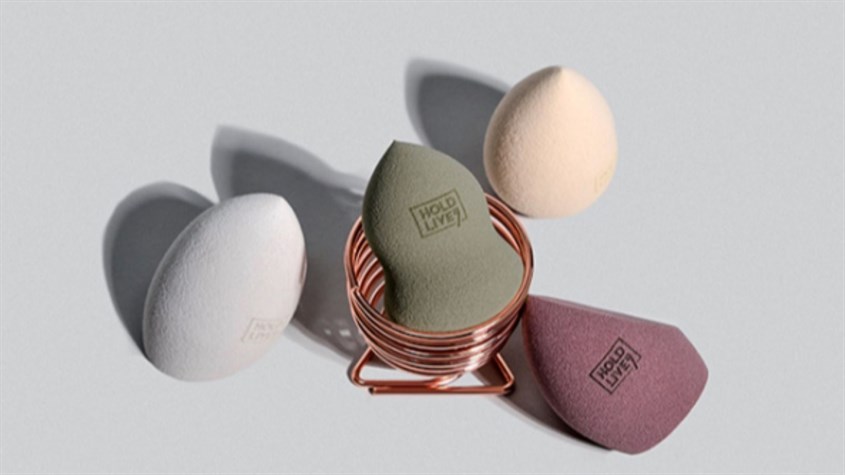 Bảo quản mút trang điểm trong cốc đựng mút