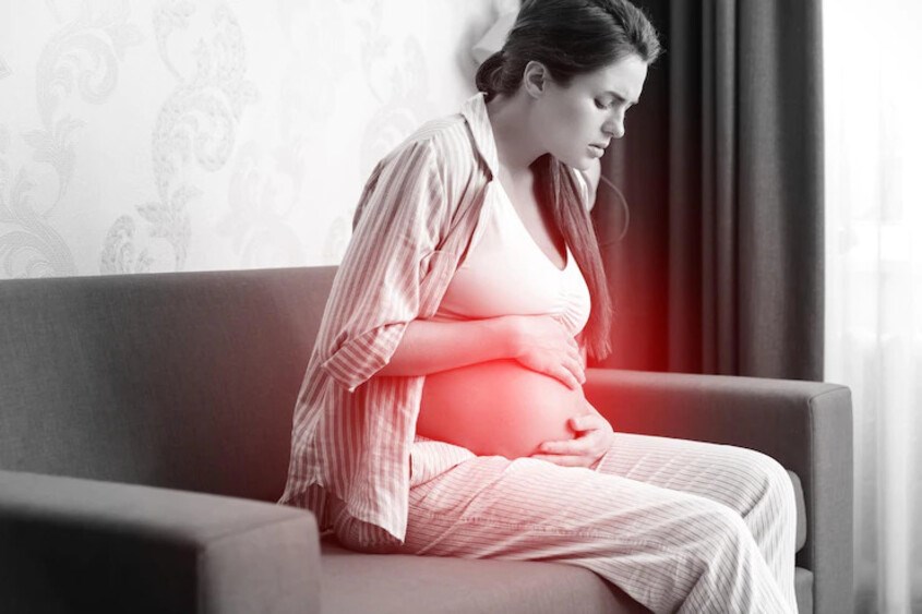 Mẹ bầu nếu gặp bất thường nên đến bác sĩ để thăm khám. Ảnh: freepik Mẹ bầu nếu gặp bất thường nên đến bác sĩ để thăm khám. Ảnh: freepik