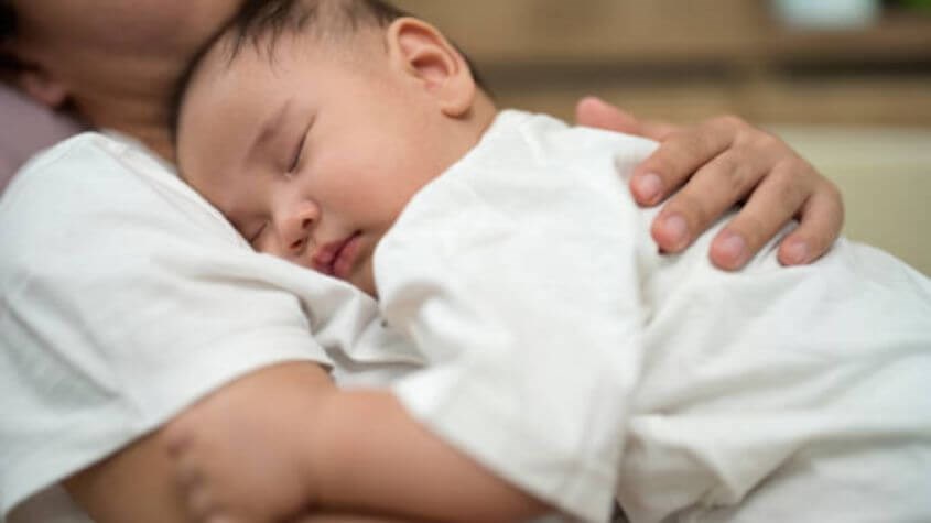 Đừng quá hoảng loạn khi con khóc. Nguồn: Getty Images.