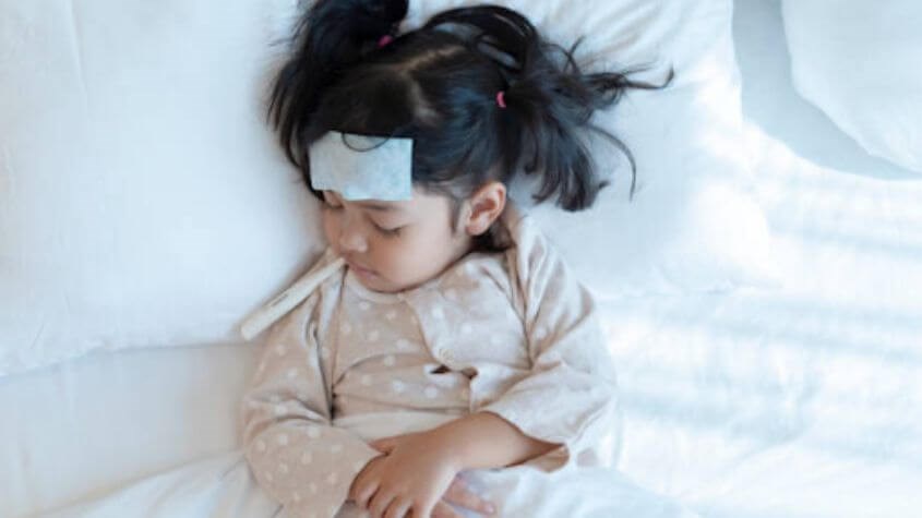 Trẻ nhiễm bệnh khiến trẻ khó ngủ hơn. Nguồn: Getty Images.