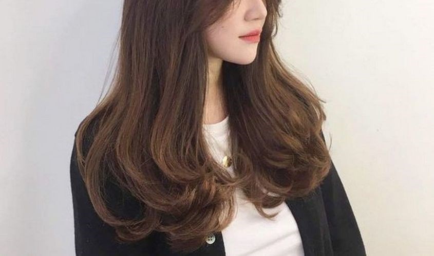 Tết tóc thành lọn và dùng máy sấy để tạo kiểu gợn sóng