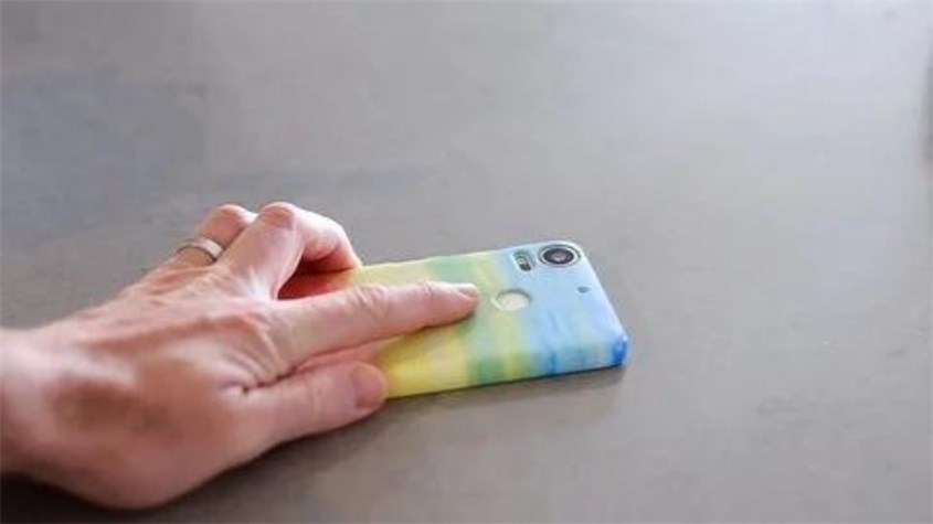 Cách tốt nhất để dạy con lưu tâm là chính mình phải thực hành. Nguồn ảnh: Google