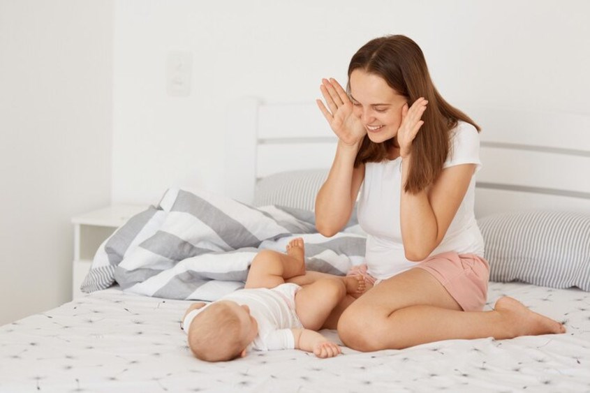 Ú òa là một trò chơi có nhiều lợi ích cho trẻ. Ảnh: freepik