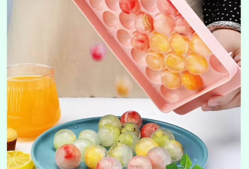 Thêm trái cây vào đá tạo thêm hương vị và màu sắc Thêm trái cây vào đá tạo thêm hương vị và màu sắc