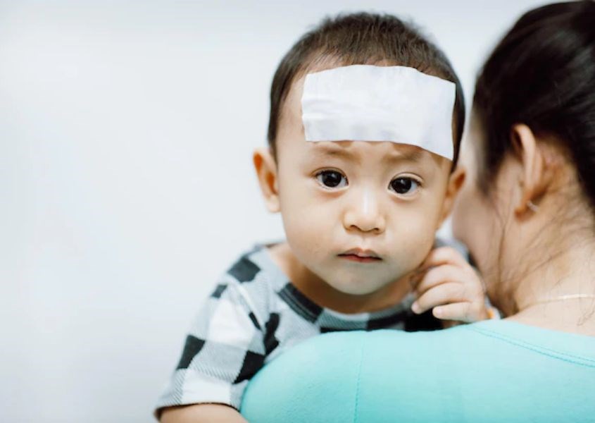 Khi thời tiết bắt đầu lạnh thì bệnh cúm là căn bệnh khá phổ biến ở trẻ nhỏ. Nguồn từ freepik