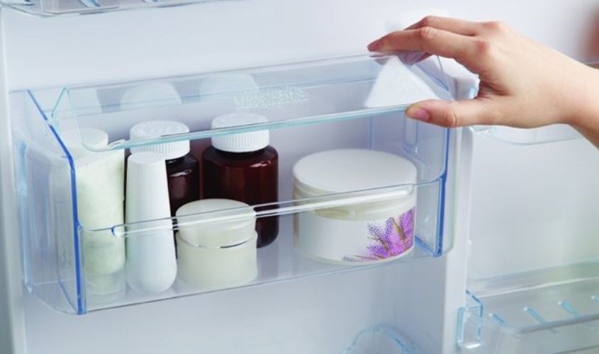 Nên bảo quản nước hoa hồng trong tủ lạnh