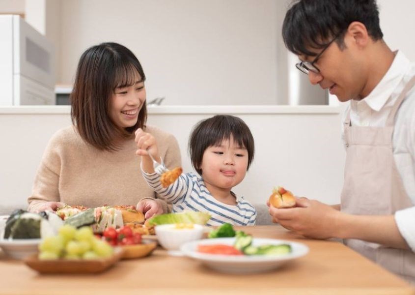 Cách giúp trẻ khắc phục kén ăn, xây dựng thói quen ăn uống lành mạnh. Nguồn từ s3.theasianparent