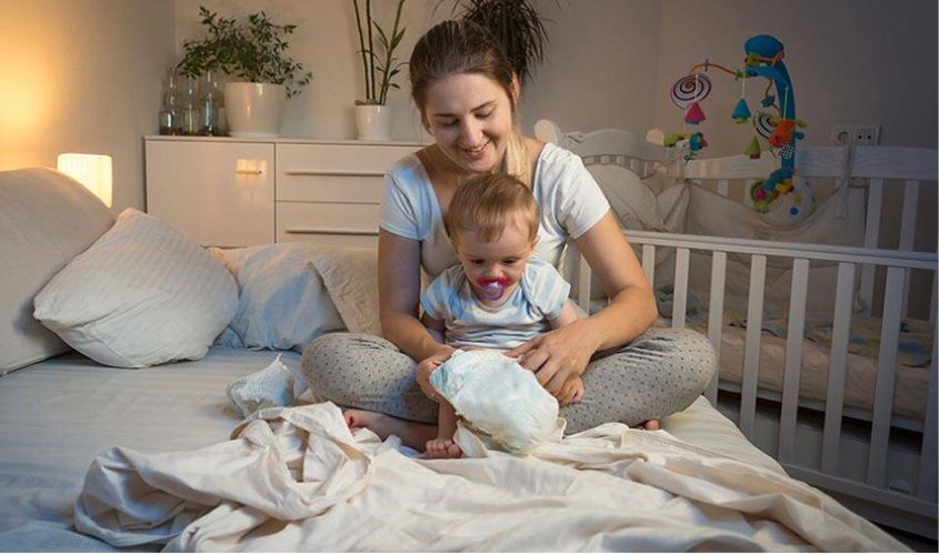 Nên mặc bỉm vào ban đêm hạn chế mặc ban ngày để bé được thông thoáng