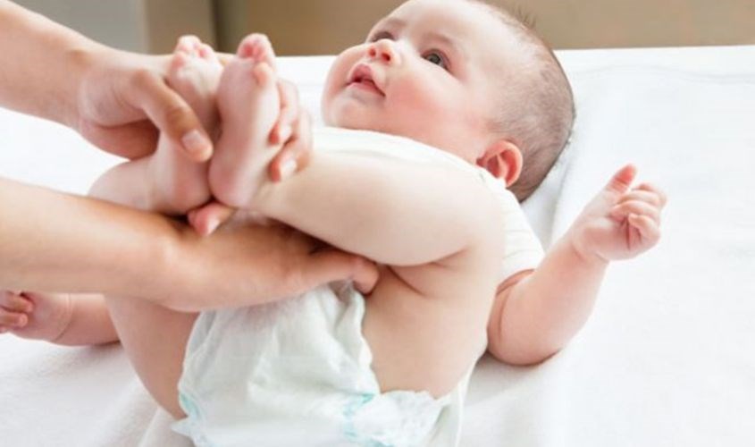 Chỉ nên mặc bỉm cho bé từ 3 - 4 tiêng/lần trong ngày