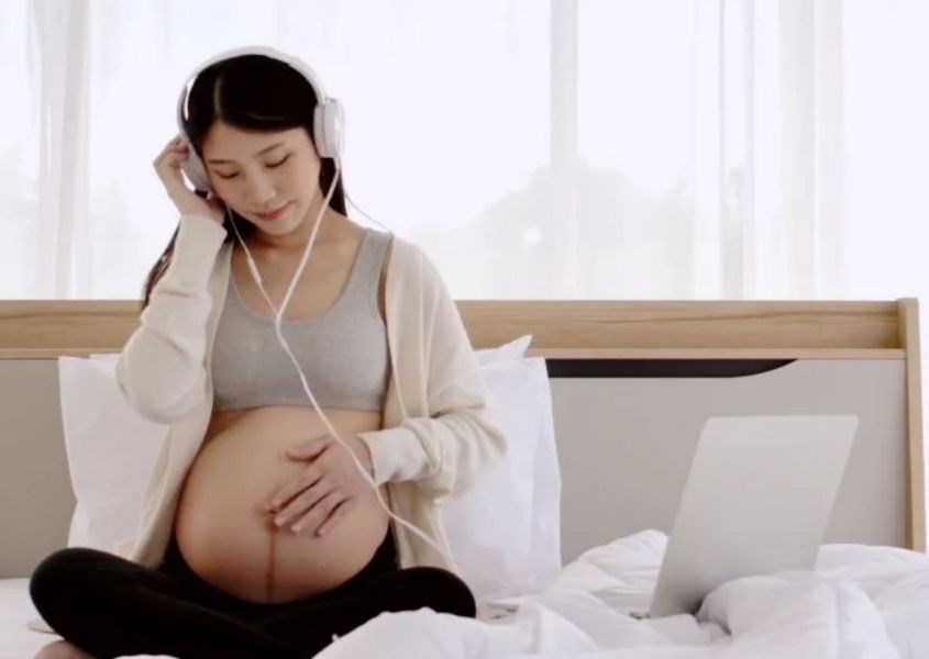 Cho thai nhi nghe nhạc bằng cách nào thì phù hợp?