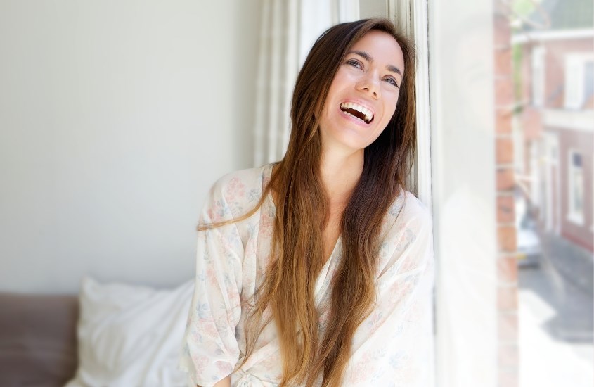 Điều chỉnh vị trí ngồi sao cho tia UV không chiếu trực tiếp vào da