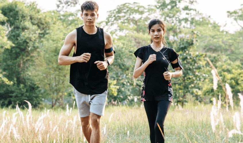 Tập thể dục giúp tăng cường sức khỏe và khả năng mang thai. Ảnh từ Canva