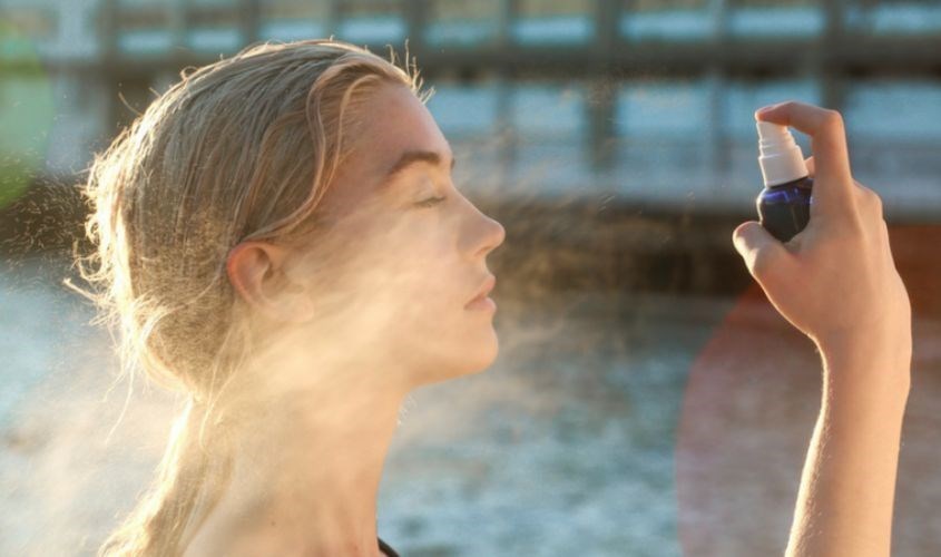 Xịt khoáng giúp ngăn ngừa mụn