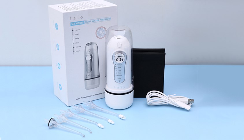 Máy tăm nước cầm tay Halio Professional Cordless với 5 đầu tăm đủ cho cả gia đình