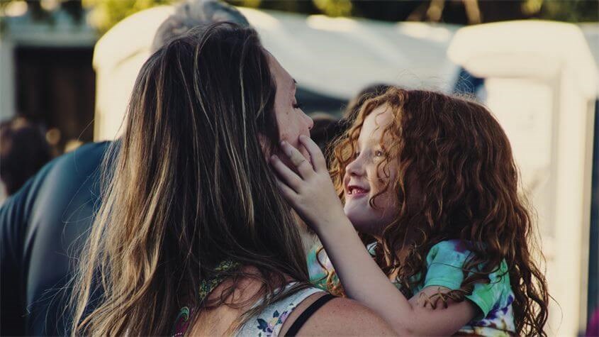 Khi con trẻ có những hành vi sai trái, cha mẹ hãy đảm bảo có thể kiểm soát được hành vi của mình. Nguồn ảnh: Brett by Pexels