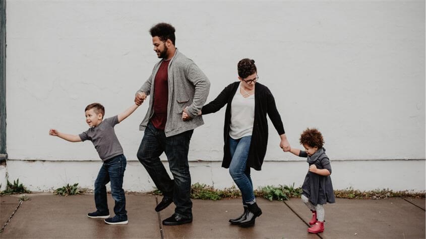 Cha mẹ không nên quá kỳ vọng vào việc con mình phải trở nên hoàn hảo. Nguồn ảnh: Emma by Pexels