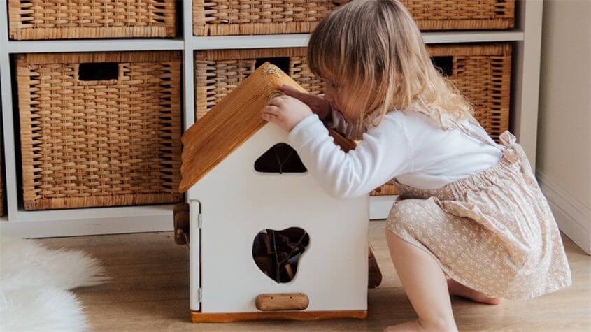 Những vật dụng gần gũi với bé hàng ngày luôn mang lại cảm giác an toàn. Nguồn ảnh: Pexels