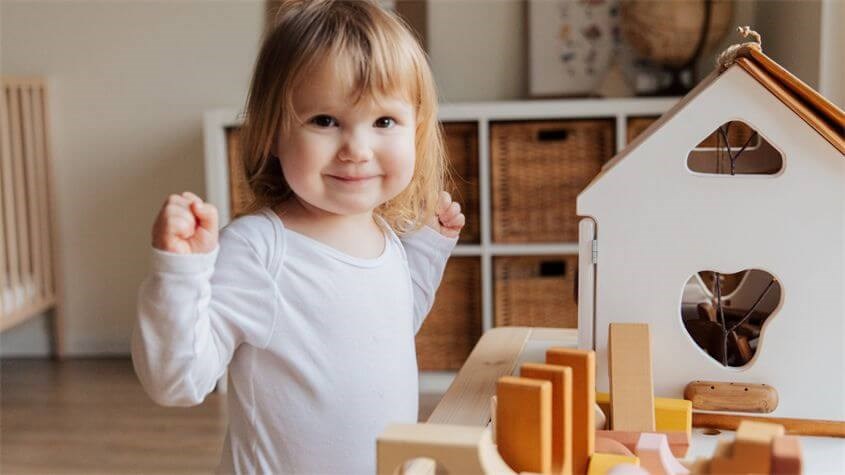 Những đứa trẻ nên vận động tối thiểu 30 phút các hoạt động thể chất có sự hướng dẫn của người lớn mỗi ngày. Nguồn ảnh: Pexels