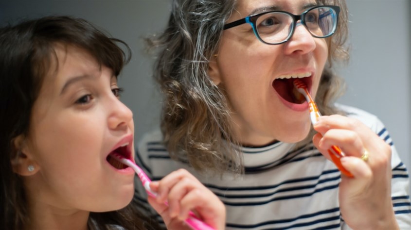 Đánh răng hai lần một ngày giúp giảm thiểu những bệnh về răng miệng. Nguồn ảnh: Pexels